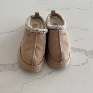 UGG Women’s Tan Slippers with Patterned Trim barely ever worn